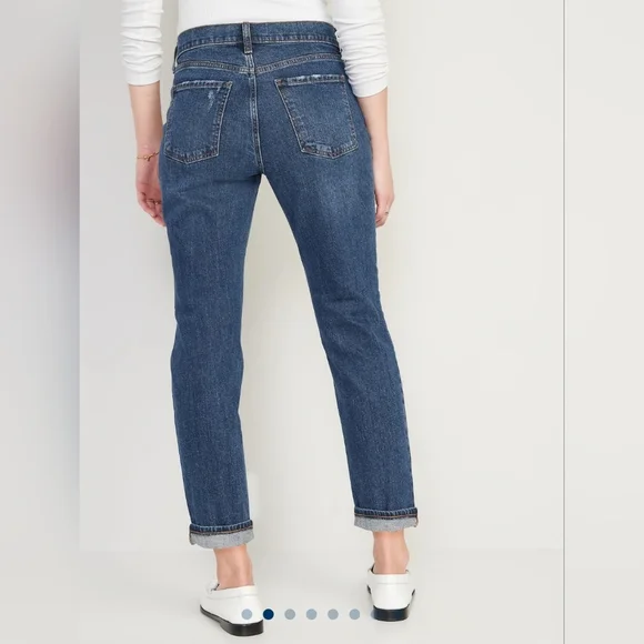 Old Navy Mid-Rise Boyfriend Jeans - Picture 3 of 9